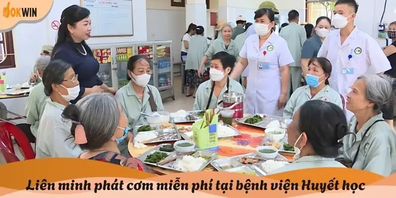 Liên minh phát cơm miễn phí tại bệnh viện Huyết học 